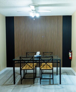 Dining - Charming 2-Bedroom House in Central Calgary (Calgary)