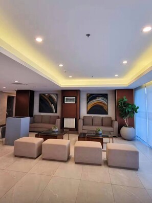Interior - Lux 2BR Sky Condo with 24-hr Security, Fully Airconditoned & Basement Parking (Dasmariñas)