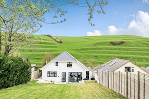 Exterior - Trelea - Uploders, Bridport, sleeps 5 guests  in 3 bedrooms (Uploders)
