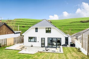 Exterior - Trelea - Uploders, Bridport, sleeps 5 guests  in 3 bedrooms (Uploders)