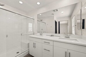 Shower, hair dryer - Moreno Valley Retreat | Lake Perris & UC Riverside (Moreno Valley)