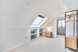 Interior - Casa Honeybourne - sleeps 8 guests  in 4 bedrooms (Bournemouth)