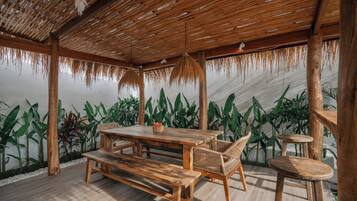 Daily continental breakfast (IDR 220000 per person)