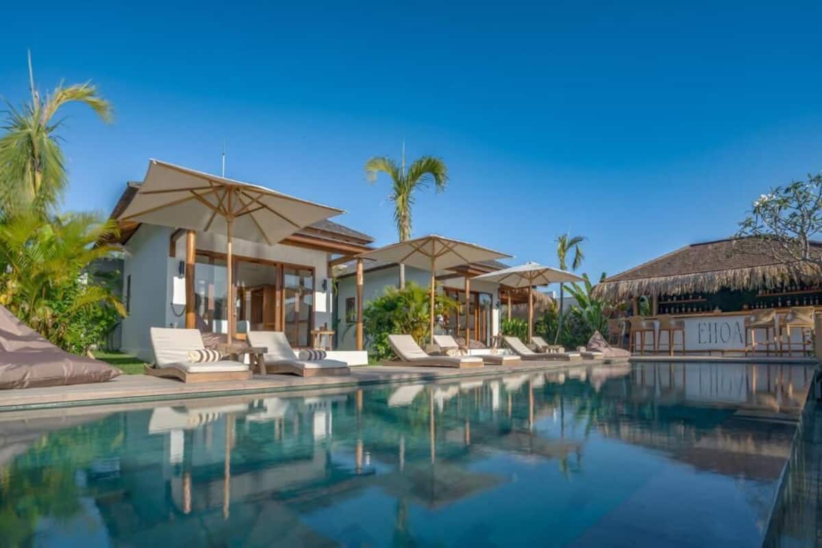 Deluxe Bungalow, Pool View | In-room safe, blackout drapes, iron/ironing board, free WiFi