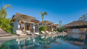 Deluxe-Bungalow, Poolblick | Zimmersafe, Verdunkelungsvorhänge, Bügeleisen/Bügelbrett