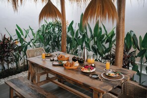 Daily continental breakfast for a fee - EHOA NYANYI BEACH Boutique Hotel (Beraban)