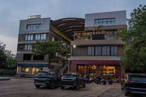 Exterior - Treebo The Velvet (Gandhinagar)
