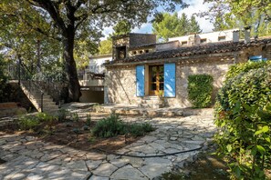 Exterior - Moulin Niras, a lovingly converted ancient olive mill in enchanting Callas (Callas)