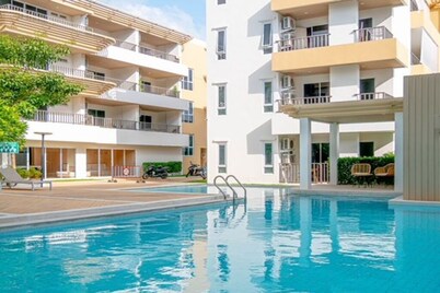 1BR Condo Gym Sauna Pool 650m Beach C271