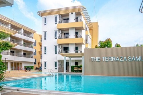 1BR Condo Gym Sauna Pool 650m Beach C271
