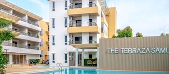 1BR Condo Gym Sauna Pool 650m Beach C271