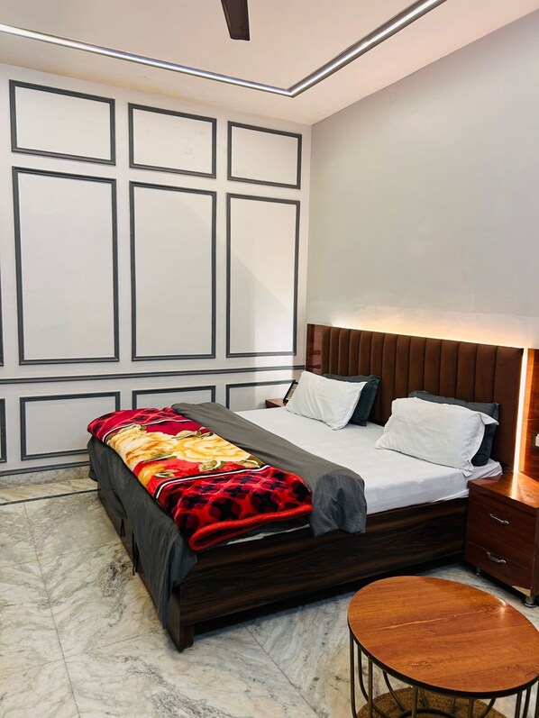 Deluxe Double Room, City View - Abhi Ganga Homestay (Haridwar)