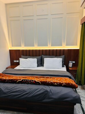 Desk, free WiFi - Abhi Ganga Homestay (Haridwar)
