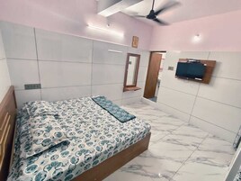 Habitación Deluxe doble, balcón | Sistema de insonorización y wifi gratis