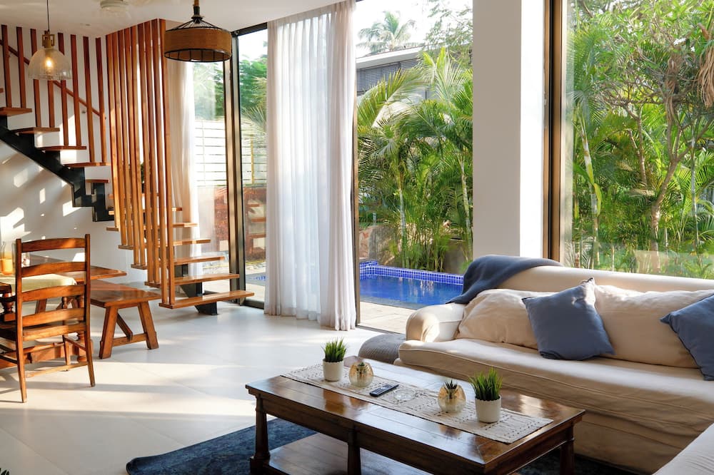 Sun Contemporary by Dia Homes
