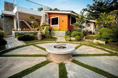 Terrace/patio. 3-bedroom villa with private pool in Bohol Philippines