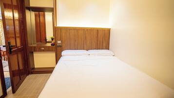 3 habitaciones, tabla de planchar con plancha, wifi y ropa de cama