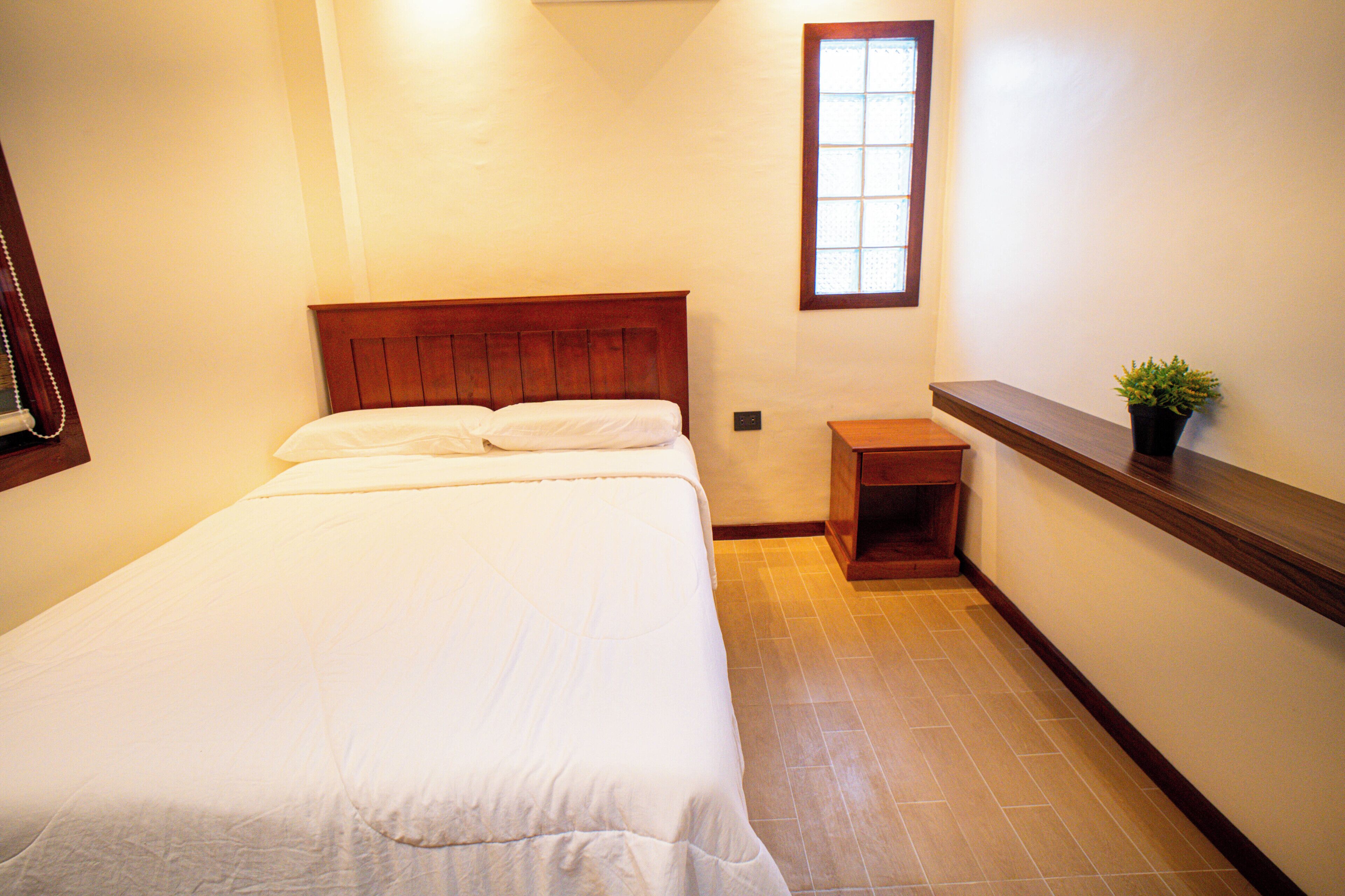 3 slaapkamers, een strijkplank/strijkijzer, wifi, beddengoed