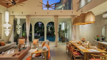 Villa, Balkon, Gartenblick | Wohnbereich