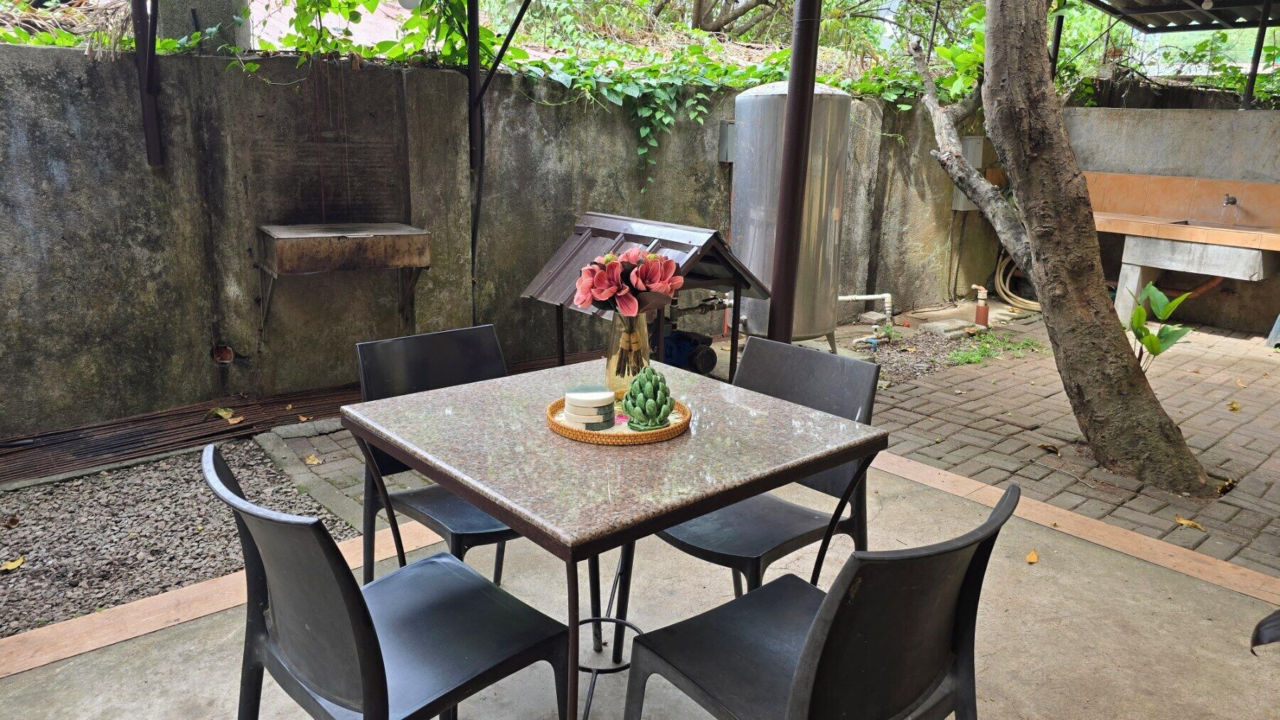 屋外ダイニングエリア