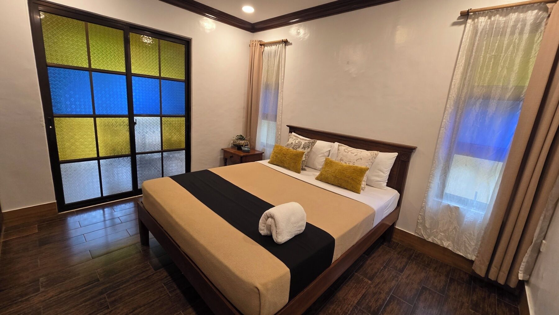 4 室のベッドルーム、WiFi、ベッドシーツ