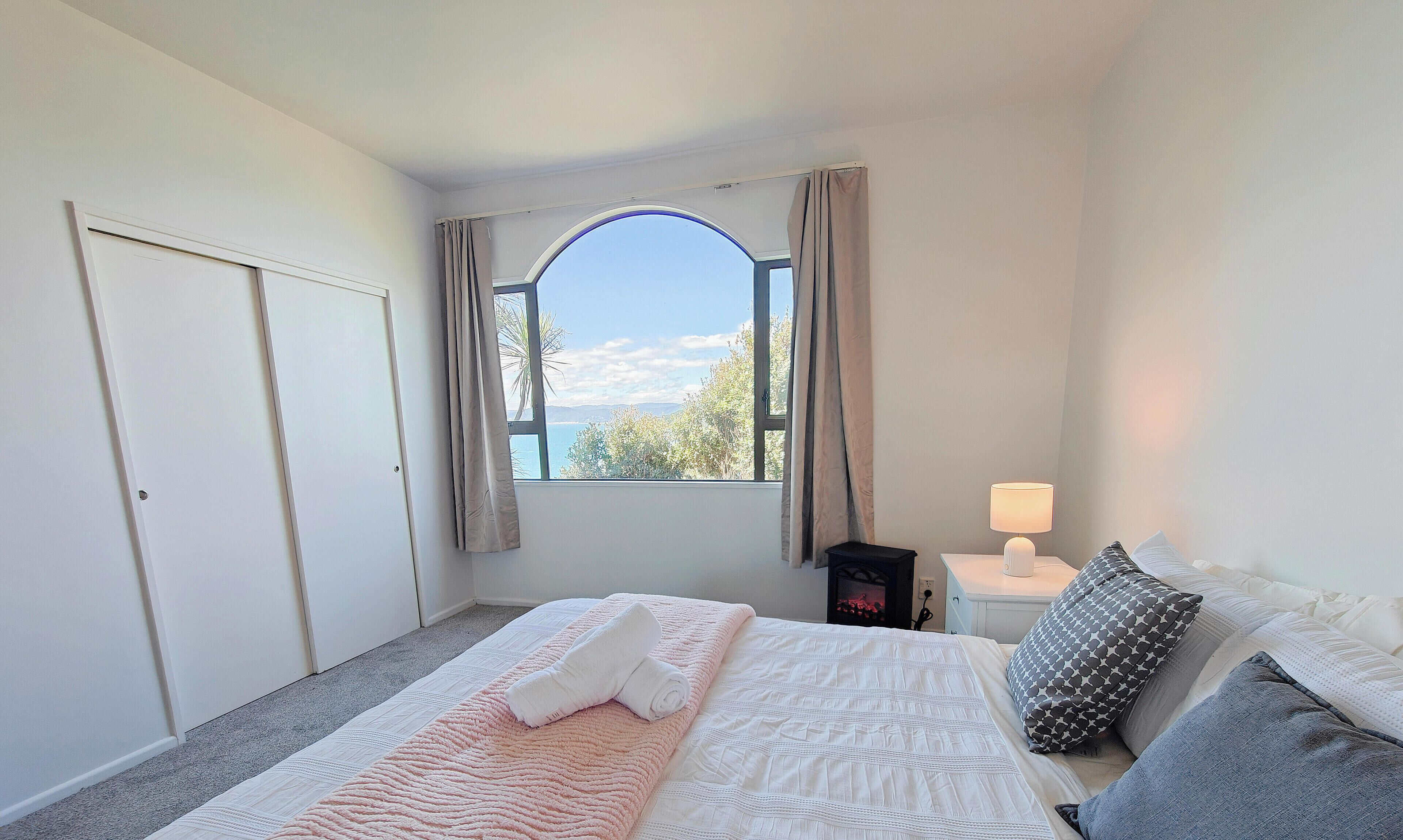 Strykejern/-brett, internettilgang og sengetøy