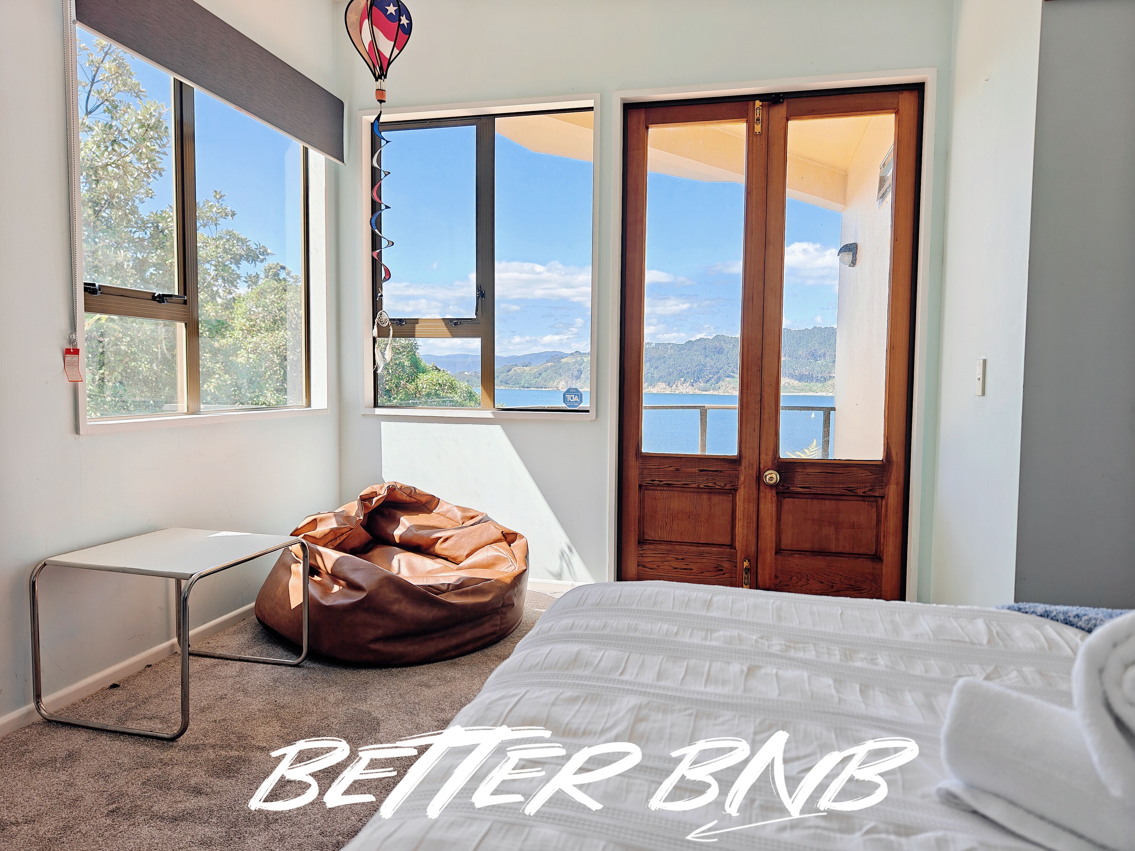 Ferros/tábuas de passar roupa, acesso à internet, roupa de cama