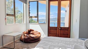 Ferros/tábuas de passar roupa, acesso à internet, roupa de cama