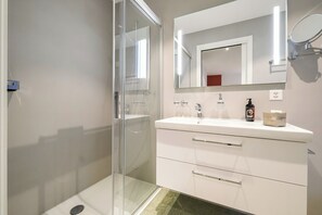 Standard Double Room, 1 Queen Bed, Air conditioning | Bathroom | Shower, free toiletries, hair dryer, towels - Boutique Hotel Piazza Grande Locarno  (Locarno)