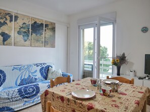 Living area - Laguna Gaddi - three-room apartment with lagoon view and parking space (Grado)