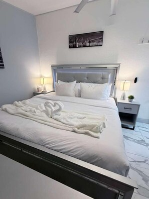 1 bedroom, iron/ironing board, WiFi, bed sheets - Clean & Cozy 1-Bedroom • AC • Fast WiFi • Las Vegas (Las Vegas)
