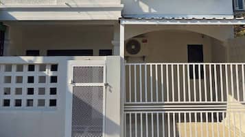 House, 3 Bedrooms, City View | Balcony