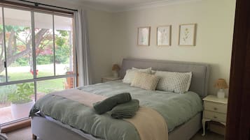 3 bedrooms, free WiFi, bed sheets, wheelchair access