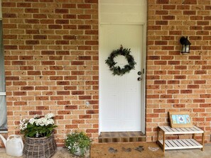 Exterior detail - Lovely 3-bedroom house in amazing East Kangaloon for your getaway (East Kangaloon)