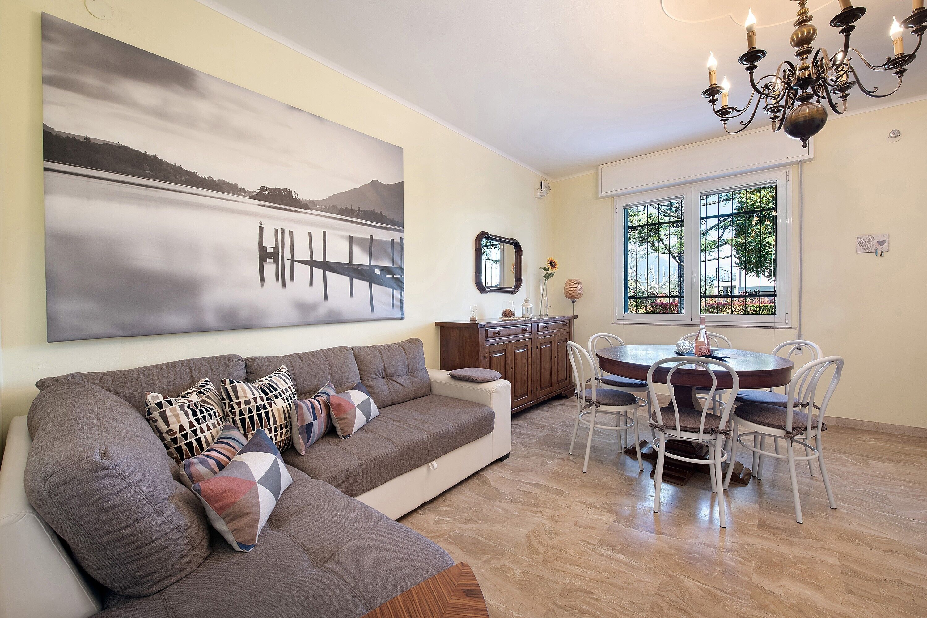 Télévision, cheminée