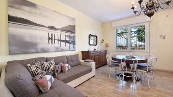 Télévision, cheminée