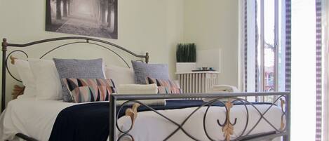 Iron/ironing board, WiFi, bed sheets