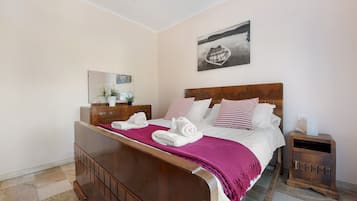 Strykjärn/strykbräda, wi-fi och sängkläder