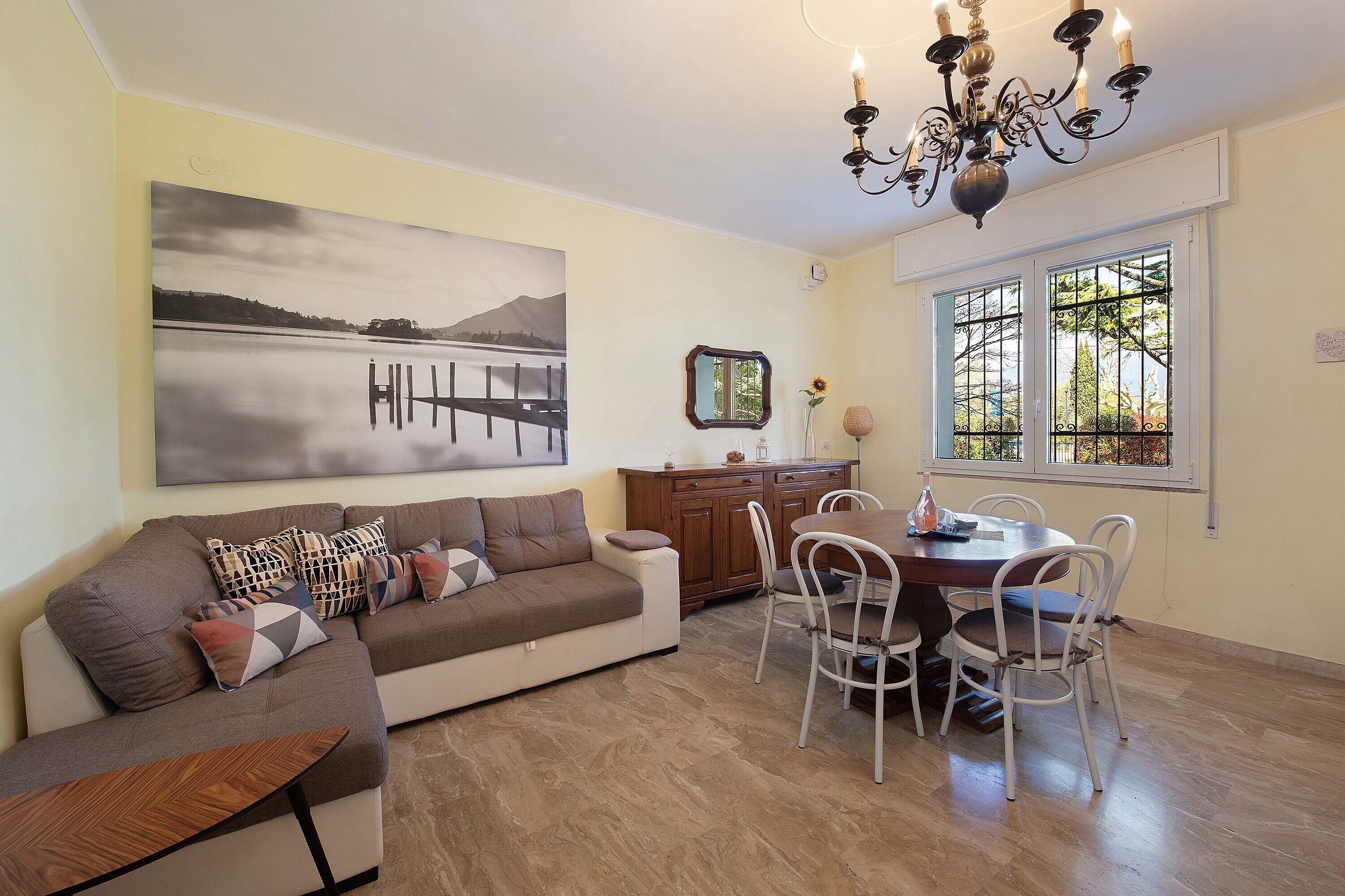 Télévision, cheminée