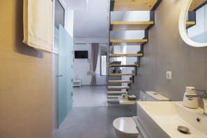 Hair dryer, towels, soap, toilet paper - [NEW] J & I Rooftop Retreat in a small village (89H2+F36 Karoti, Greece)