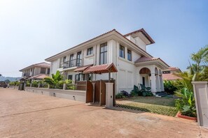 Classic Villa, Balcony, Garden View | Exterior - ELIVAAS Casa Bonita 4BHK Villa With Pool (Marra)