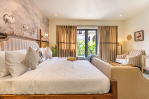 Villa clásica, balcón, vistas al jardín