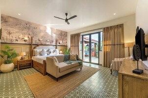 Villa clásica, balcón, vistas al jardín