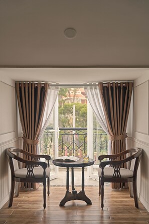 ห้องดับเบิล, ระเบียง, วิวภูเขา | ภายใน