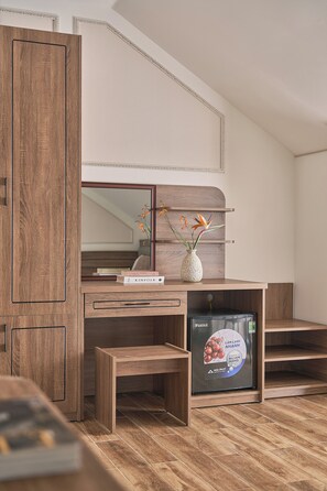 Double Room, Balcony, Mountain View | Interior - Hill Side Town Hotel (Da Lat)