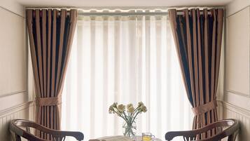 Double Room, Balcony, Mountain View | Interior