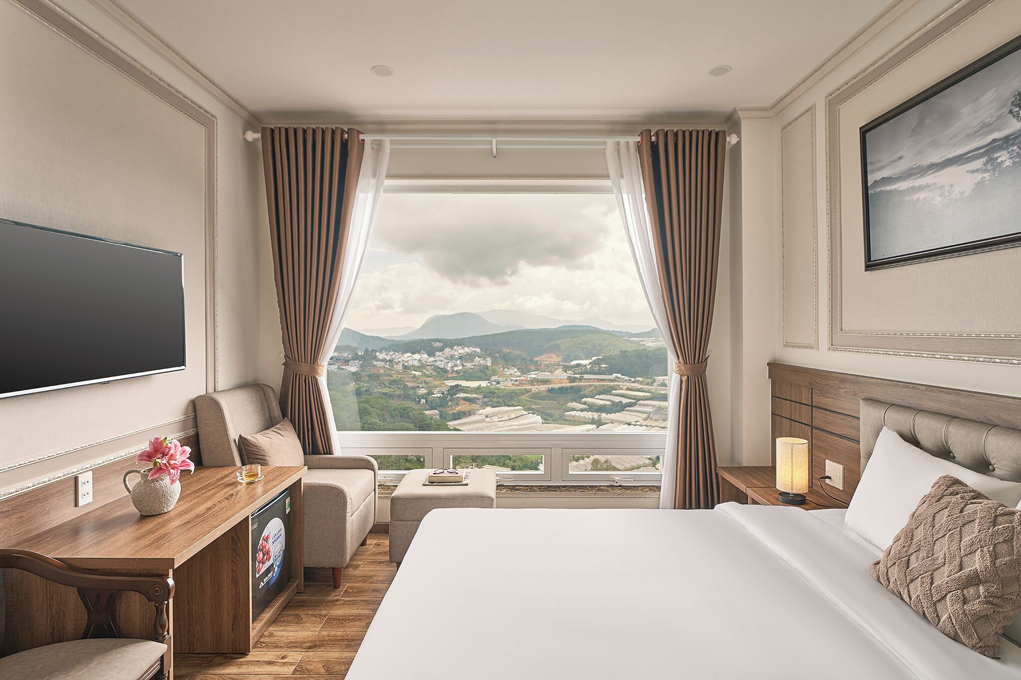 ห้องดีลักซ์ดับเบิล, วิวภูเขา | เครื่องนอนป้องกันสารก่อภูมิแพ้, มินิบ  าร์, ตู้นิรภัยในห้องพัก, โต๊ะทำงาน