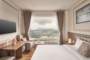 ห้องดีลักซ์ดับเบิล, วิวภูเขา | เครื่องนอนป้องกันสารก่อภูมิแพ้, มินิบาร์, ตู้นิรภัยในห้องพัก, โต๊ะทำงาน