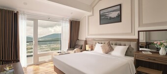 Hill Side Town Hotel