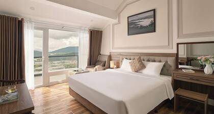 Hill Side Town Hotel